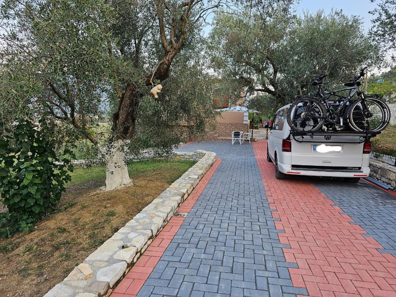 Guesthouse Iljaz Berat Exterior photo