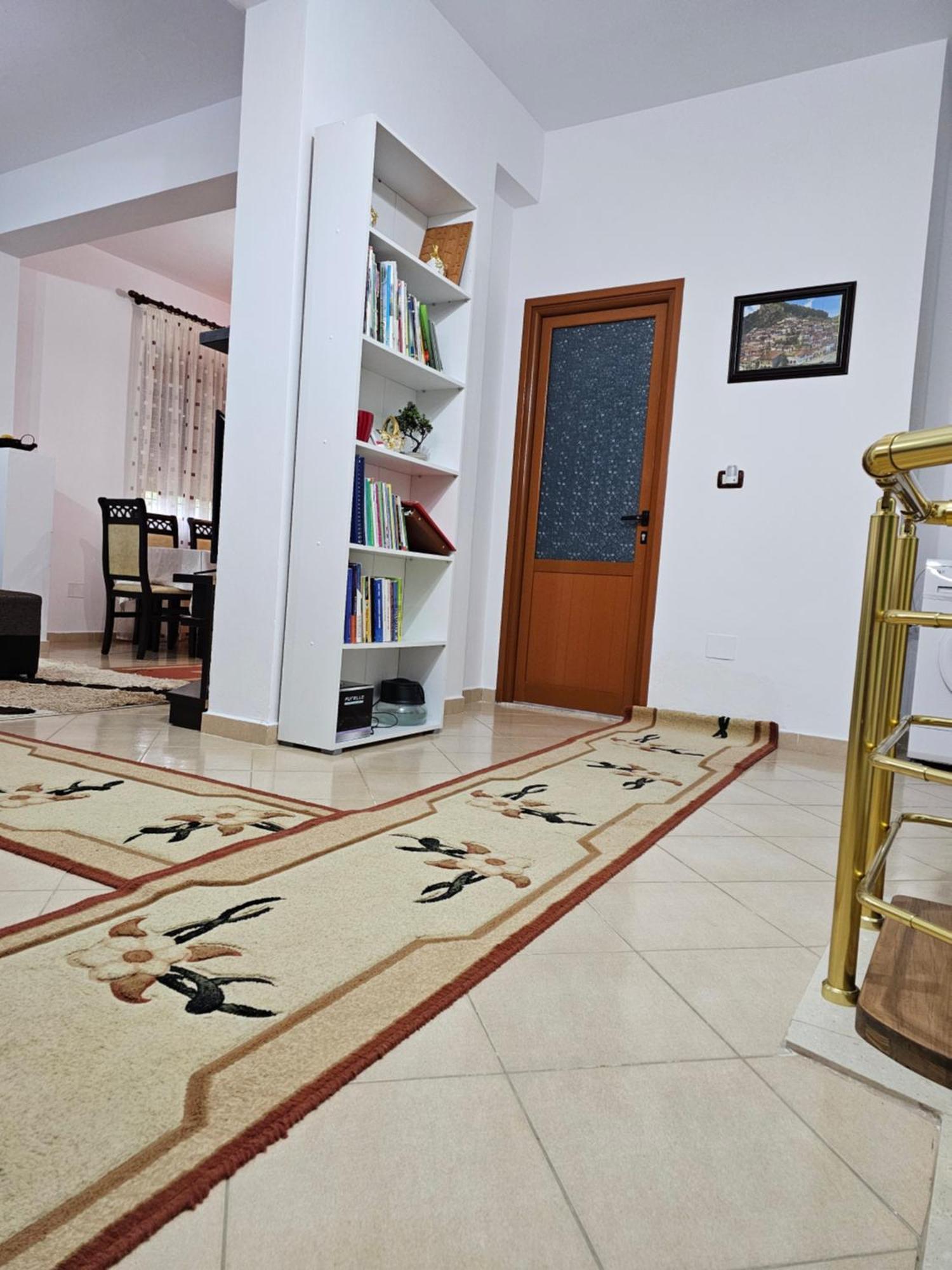 Guesthouse Iljaz Berat Exterior photo