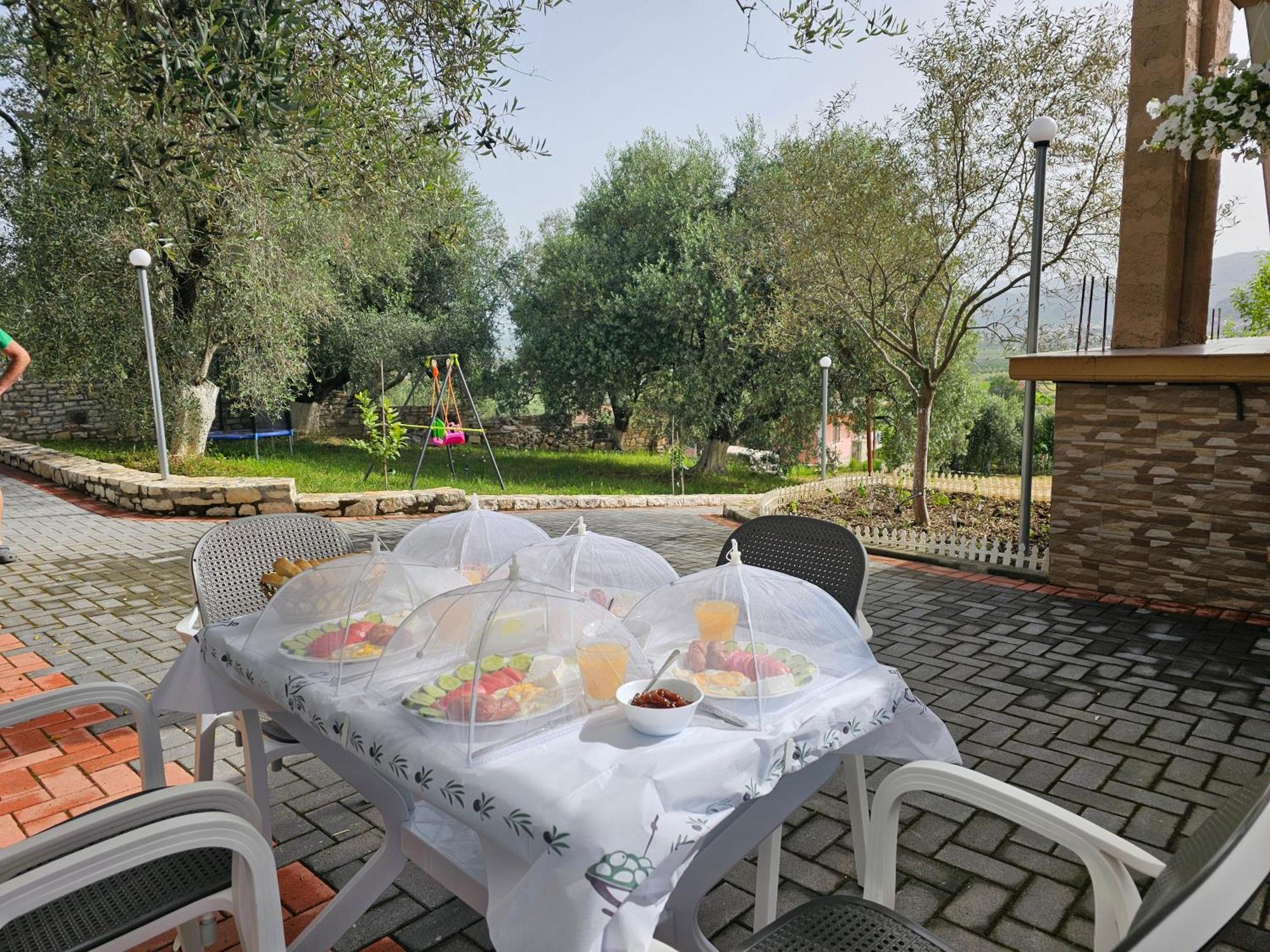 Guesthouse Iljaz Berat Exterior photo
