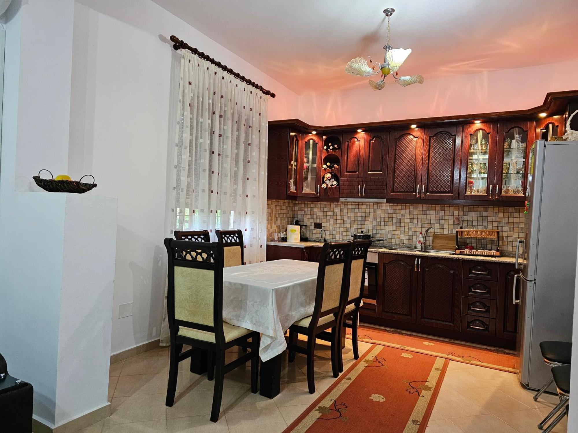 Guesthouse Iljaz Berat Exterior photo