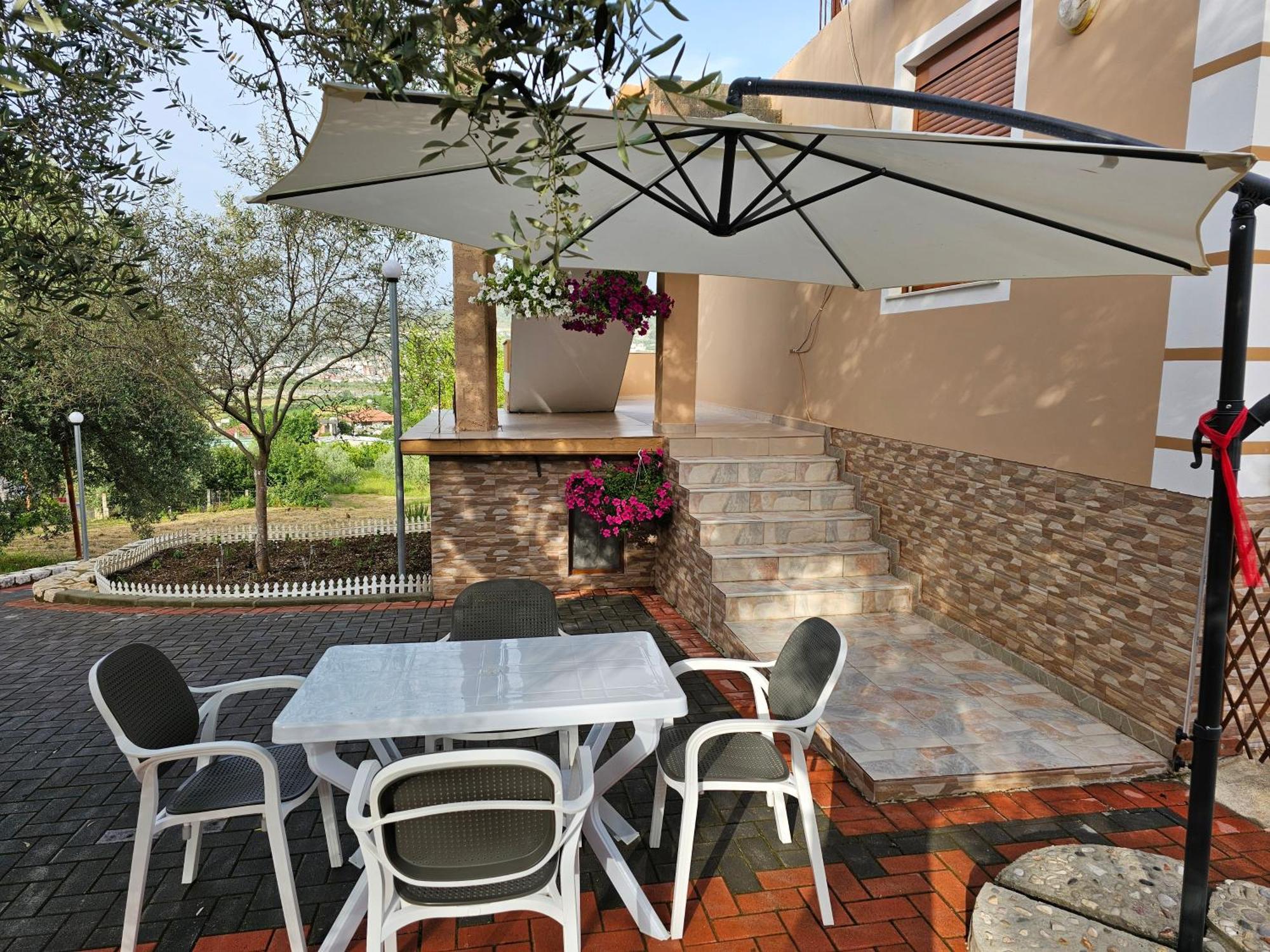 Guesthouse Iljaz Berat Exterior photo