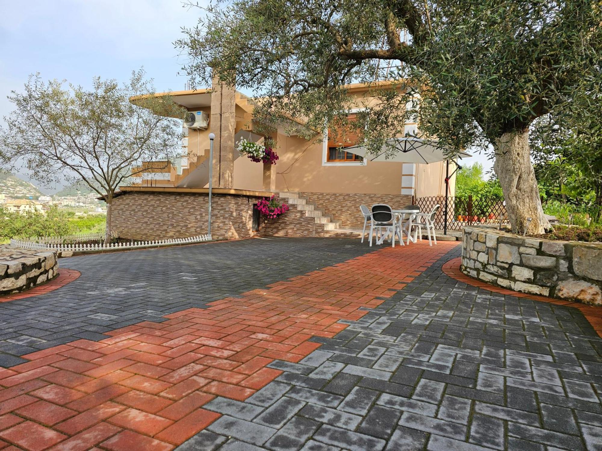 Guesthouse Iljaz Berat Exterior photo