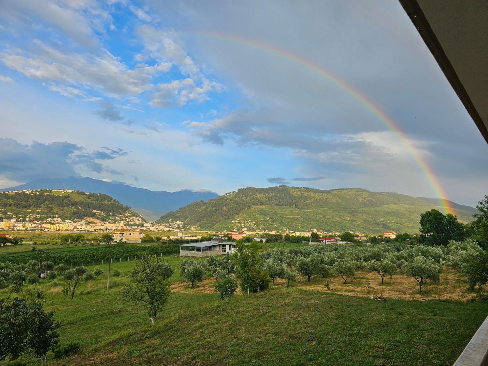 Guesthouse Iljaz Berat Exterior photo